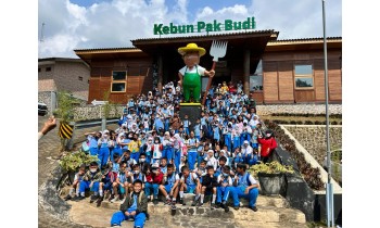  KEGIATAN TENGAH SEMESTER DI KEBUN PAK BUDI
